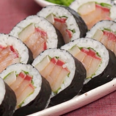 Yellowtail Scallion Roll.