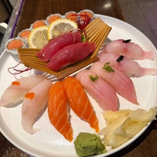 Sushi Deluxe Entree